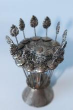 Djokja - Djokja cocktailprikkers in houder-stand - Schaal, Antiek en Kunst, Antiek | Goud en Zilver