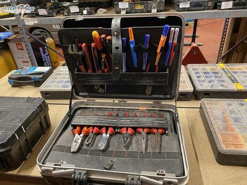 Koffer met handegereedschap, Doe-het-zelf en Verbouw, Gereedschap | Overige machines, Ophalen of Verzenden