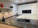 Moderne showroomkeuken incl. luxe Siemens apparatuur!, Ophalen, U-keuken, Wit, Nieuw