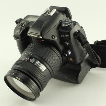 Olympus E-30 + 14-54mm 1:2.8-3.5 Lens &amp; Batterij Pack beschikbaar voor biedingen