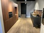 Actie! Showroom keuken houtdecor, Huis en Inrichting, Keuken | Complete keukens, Nieuw, Dubbelwandige keuken, Graniet of Steen