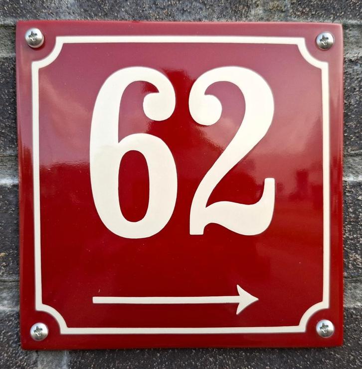 Huisnummer met pijlrichting 16x16cm, Verzamelen, Merken en Reclamevoorwerpen, Verzenden