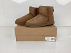 Veiling - UGG Classic Mini II (maat 39), Nieuw