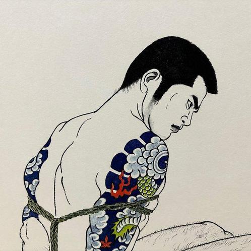 Een man met tatoeages met zijn handen op zijn rug gebonden -, Antiek en Kunst, Antiek | Overige Antiek