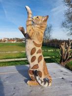 Beeld, garden statue 50 cm high scratching cat - 50 cm -
