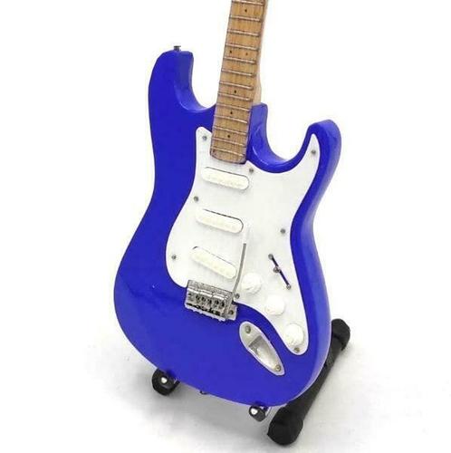 Miniatuur Fender Stratocaster gitaar met gratis standaard, Verzamelen, Muziek, Artiesten en Beroemdheden, Pop, Beeldje of Miniatuur