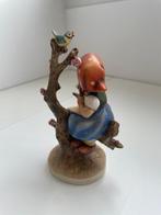 Hummel - Beeldje - Hummel porselein figuurtje van een meisje