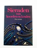 Sieraden van koorden en kralen 9789021303444 Lemstra, Boeken, Verzenden, Gelezen, Lemstra