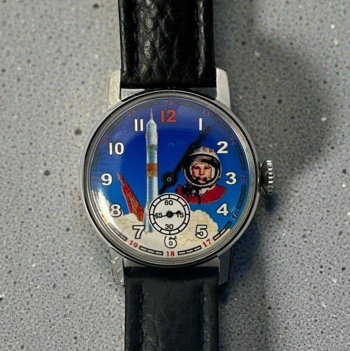 Klok - Molnija - Glas, Messing, Aluminium - 1990-2000 -, Antiek en Kunst, Antiek | Wandborden en Tegels