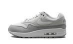 Nike Air Max 1 87 LX Light Smoke Grey - maat 45.5, Kleding | Dames, Verzenden, Nieuw, Sneakers of Gympen, ["Nike air max","Nike","Nike Air"]