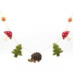 Vilten slinger - Egel in het bos - 75cm NIEUW, Kinderen en Baby's, Kinderkamer | Inrichting en Decoratie, Ophalen of Verzenden