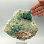 Groene fluoriet, edelstenen op lichte matrix, Madagaskar, Verzamelen, Mineralen en Fossielen