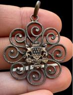 Mysterieuze gotische filigraanhanger met een heraldiek wapen, Antiek en Kunst