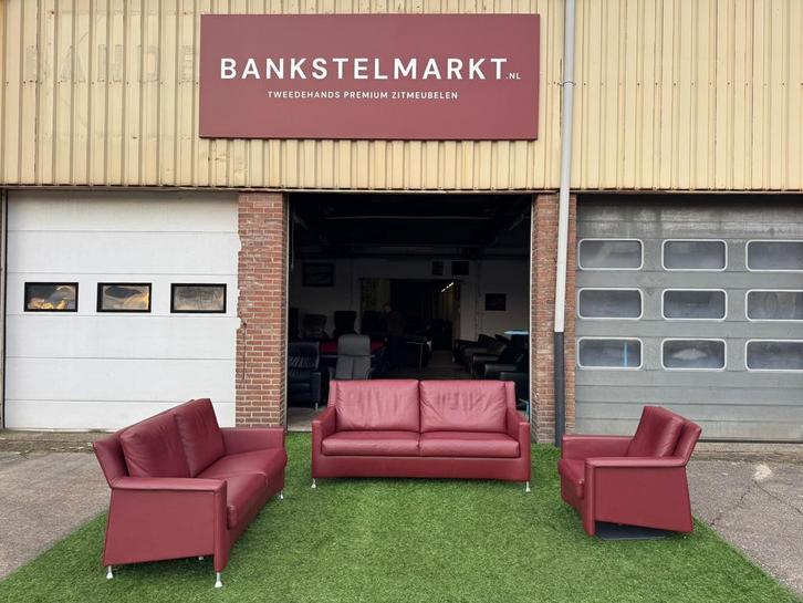 Bankstel Leolux Paian bordeaux leer 3 +2+1 zit banken ZGAN, Huis en Inrichting, Banken | Bankstellen, Rechte bank, Zo goed als nieuw