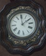 Ossenoog klok - in gezwart noten kast met intarsia -