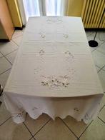 (1) Tafelkleed en (12) handdoeken Handgeborduurd, Katoen. -, Antiek en Kunst