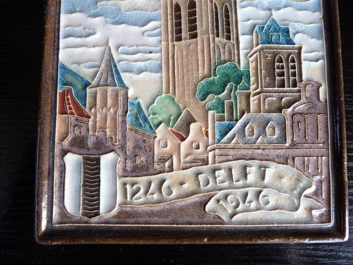 Tegel - 700 jaar stadsrechten Delft - De Porceleyne Fles -, Antiek en Kunst, Antiek | Glas en Kristal
