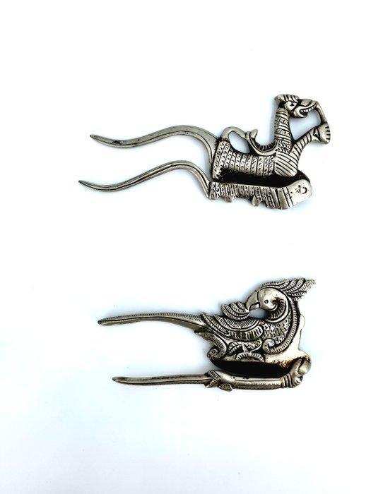 2 Scharen (notenkrakers) voor arecanoten - Zilver - India -, Antiek en Kunst, Kunst | Niet-Westerse kunst