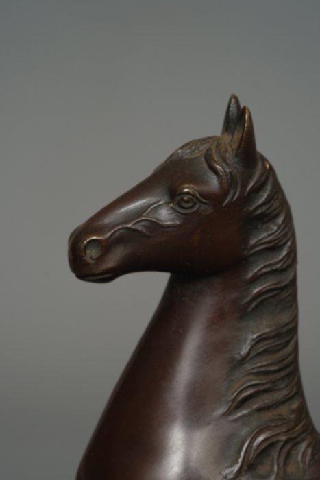 Okimono  van een paard  (uma) - Gepatineerd brons - Japan, Antiek en Kunst, Antiek | Overige Antiek