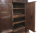 Een eikenhouten kabinet, Holland, 2e kwart 17e eeuw, Antiek en Kunst, Antiek | Meubels | Kasten