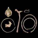 Oud-Romeins Groep van bronzen persoonlijke ornamenten en
