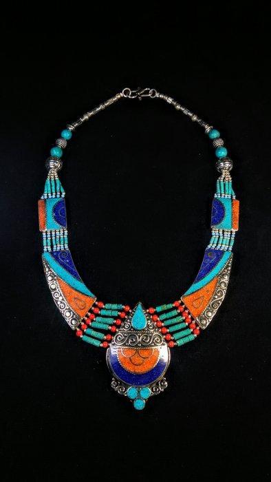 Marokko - Unieke handgemaakte ketting - Halsketting, Verzamelen, Mineralen en Fossielen