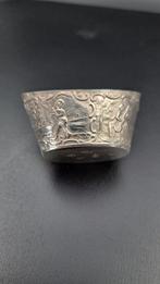 Leeuwarden - Miniatuur figuur - Broodmandje - .835 zilver, Antiek en Kunst