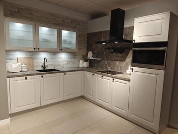 Showroomkeuken landelijk modern hoekmodel 0069 beschikbaar voor biedingen