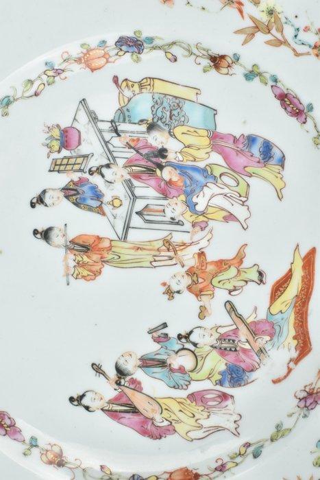 Bord - decorated in the famille rose palette with fine, Antiek en Kunst, Antiek | Overige Antiek