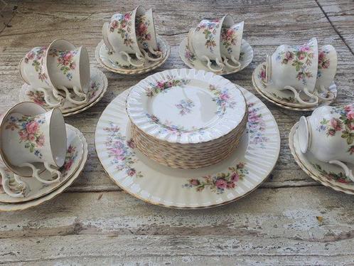 Royal Albert - Kop en schotel (23) - Moss Rose - Bone China, Antiek en Kunst, Antiek | Meubels | Tafels
