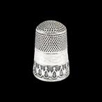 Carrs of Sheffield sterling silver thimble with embossed