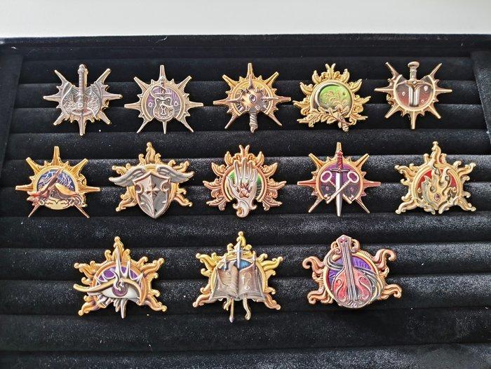 Draagspeld 13 pcs Complete Baldurs Gate Pin Collection -, Antiek en Kunst, Antiek | Speelgoed