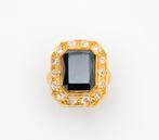 Een 18k geelgouden ring bezet met hematiet en diamanten, Gebruikt