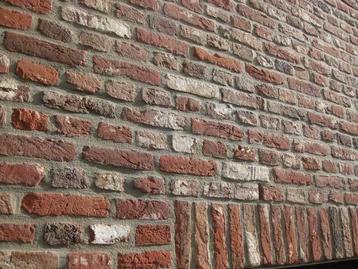 Oude gebikte metselstenen. Ijsseltjes, waaltjes, rijntjes... beschikbaar voor biedingen