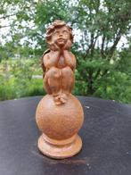 Beeld, angel op sphere - 19 cm - Gietijzer