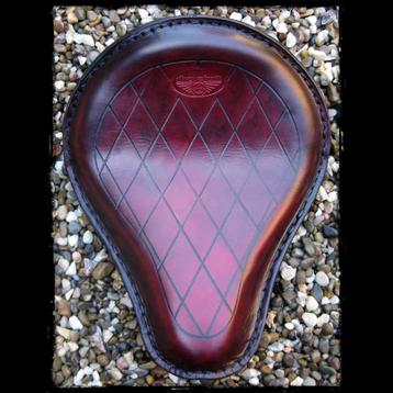 Solo Zadel Universeel Medium Garnet beschikbaar voor biedingen