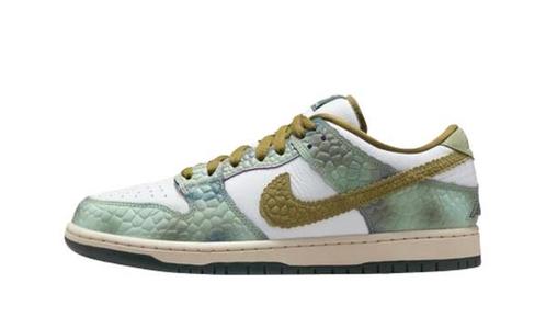 Nike Dunk Low SB Chameleon x Alexis Sablone - maat 41, Kleding | Dames, Schoenen, Sneakers of Gympen, Nieuw, Verzenden