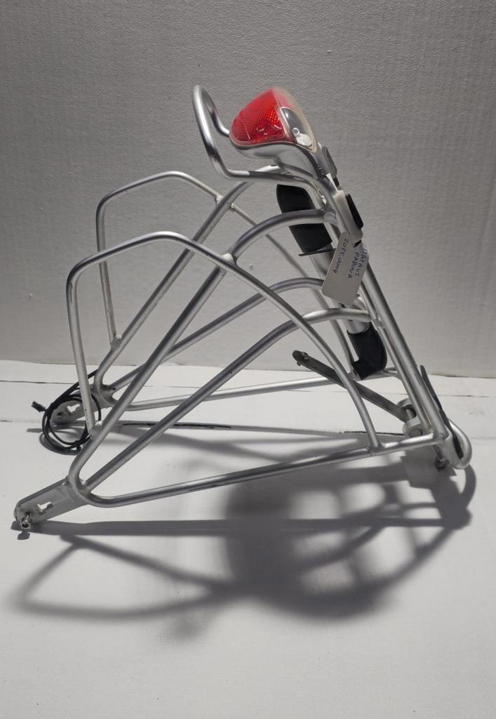 Bagagedrager met achterlicht | Batavus Padova Easy, Fietsen en Brommers, Fietsaccessoires | Bagagedragers, Gebruikt, Ophalen of Verzenden