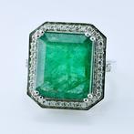 Ring Platina -  9.77 tw. Smaragd - Diamant