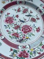 Een groot Chinees famille rose bord. - Porselein - China -, Antiek en Kunst