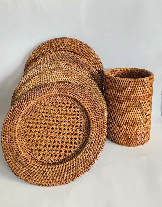 Flamant - Onderbord (7) - Rattan - Met fleshouder, Antiek en Kunst, Antiek | Meubels | Tafels