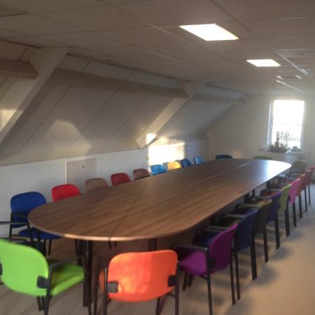 (MDK-104682) Ahrend Mehes vergadertafel 640 x 160 cm, Huis en Inrichting, Bureaus, Gebruikt, Ophalen of Verzenden