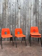 Mid Century stoelen–Space Age Design ’70s (124 op voorraad), Ophalen of Verzenden, Gebruikt, Kunststof, Stapelbaar