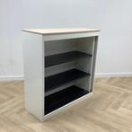 Tweedehands metalen openkast vv 2 legborden met topblad,, Huis en Inrichting, Kasten | Overige, Ophalen of Verzenden, Gebruikt