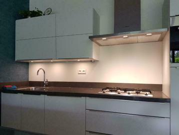 Collorz aluminium keukenwanden op maat. Mooi mat en 3mm dik beschikbaar voor biedingen