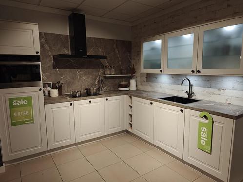 Showmodel hoekkeuken landelijk gelakt compleet - 0005, Huis en Inrichting, Keuken | Complete keukens, Hoekkeuken, Nieuw, Kunststof