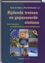 Rijdende Treinen En Gepasseerde Stations 9789055154425, J. de Vries, Paul Bordewijk, Gelezen, Verzenden