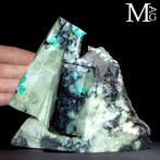 Buitengewone smaragdcluster - smaragdcrystals in natuurlijke