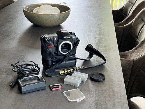 Nikon D200 + MB-D200 + Nikon charger + 2 Nikon batteries +, Audio, Tv en Foto, Fotocamera's Digitaal