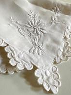 Tafelkleed - 68 cm - 71 cm - Geborduurd en linnen, Antiek en Kunst, Antiek | Kleden en Textiel